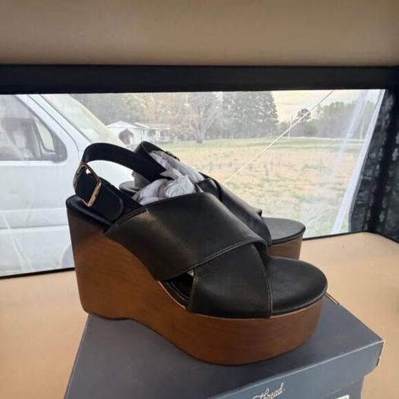 Universal Thread Black Platform Wedge Sandals Size 6 - Picture 2 of 7